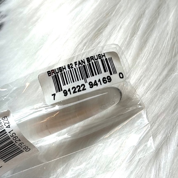 Trish McEvoy #62 Fan Brush (NIP) - Picture 8 of 8